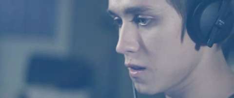 Omnia feat. Jonny Rose - Two Hands (Official Music Video).mp4