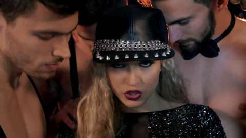 Dominika Mirgova - Hore (Official video).mp4