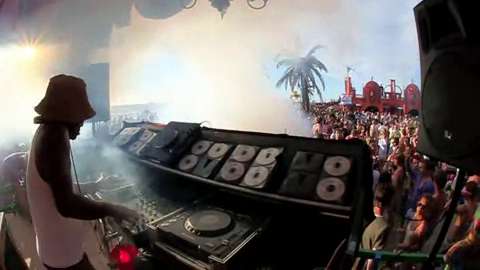 Click on the beach @ Woodstock Bloemendaal 04-07-10.flv